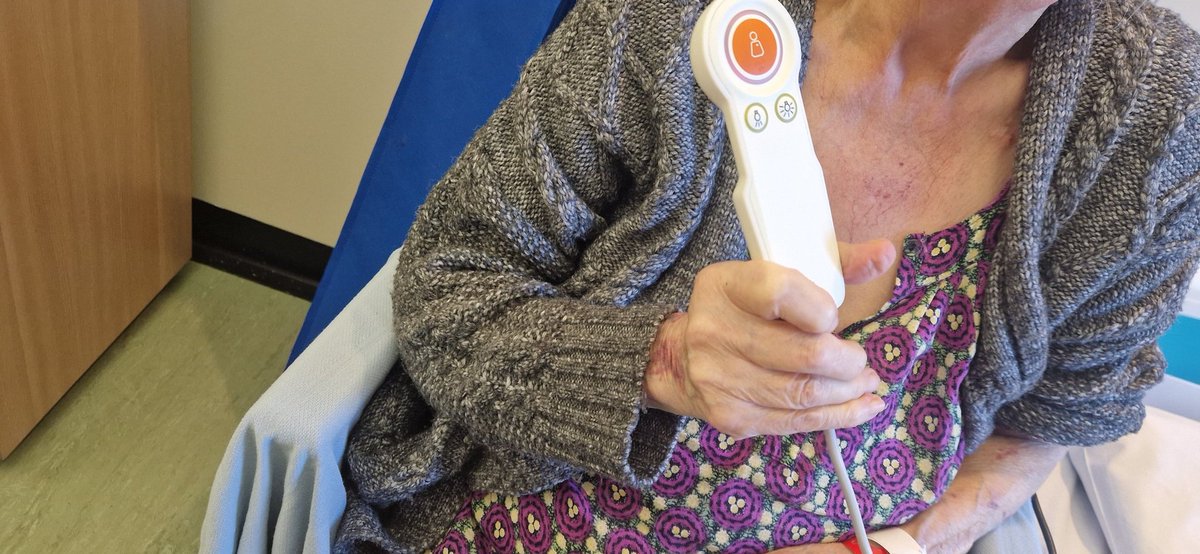 Falls Prevention Week <a href="/RCOTeamCAU/">TeamCAU</a> Spot the Fall Hazards, patient call bell education, informative Colour posters and A visit from our Falls Prevention Nurses 🍂 #Calldontfall