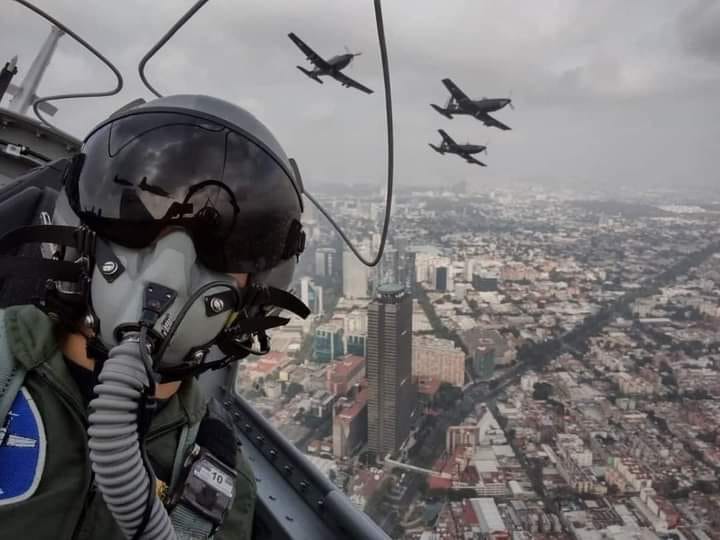 La selfie épica durante el desfile.
#VivaMexico #16deSeptiembre