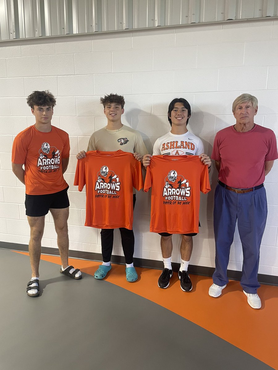 MVD SPORTS Players of the Week, from our week 4 W over New Philadelphia.
Offensive POTW - <a href="/michaelkfranz/">Michael Franz</a> 
Defensive POTW - <a href="/TheTeeHolt/">Tyler Holt</a> 
Special Teams/Co-Defensive POTW - Gavin Hoffman
Congrats guys. #HardWorkPaysOff #GoArrows🏹🏈