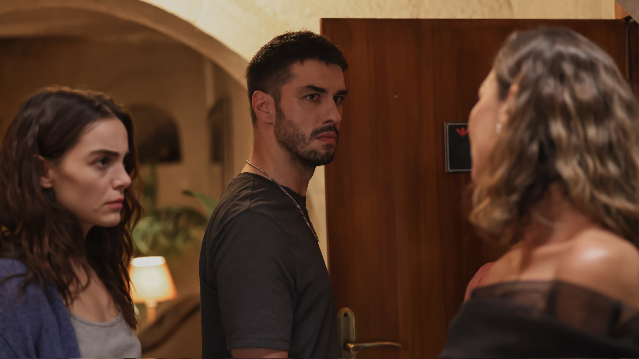 GXr2J3eWYAEi6PA?format=jpg&name=large