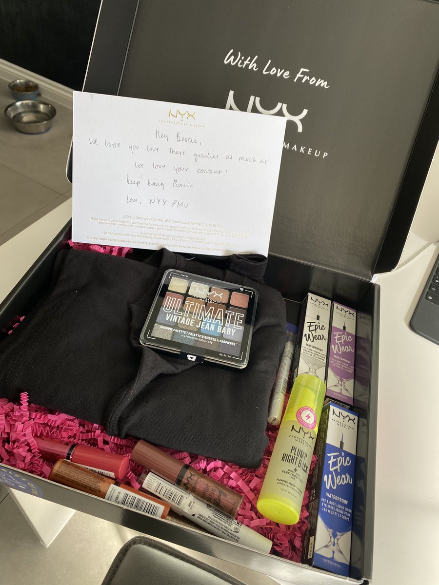 leahcomptonn's tweet image. Guess who won @NYXCosmetics_UK Content Master of the month… MEEEEE 💞 #makeup #contentmaster #nyxcosmetics