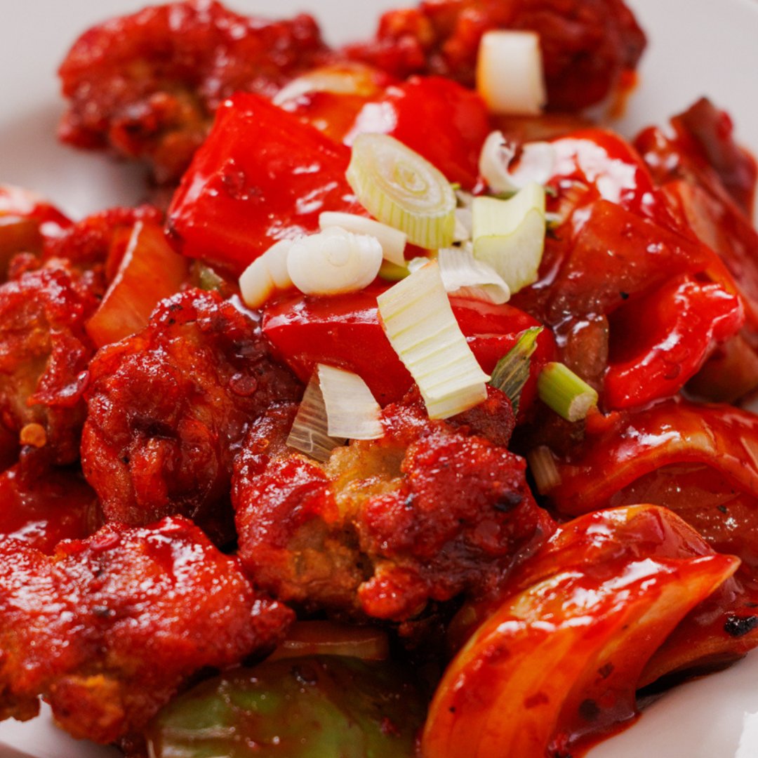 Up close &amp; personal with Chicken Chilli. 🌶️

Stir-fried chicken, tossed with onions, peppers, chilli, soy sauce &amp; garlic… it’s heavenly &amp; 20% OFF when you dine in on weekdays at Red Cow! 🔥

Call 0121 558 0272 or click redcowpubandgrill.com/reservations to book