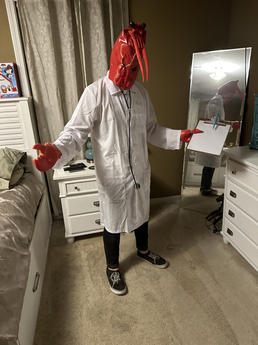killmeslxwer's tweet photo. I don’t believe that man’s ever been to medical school. @BradDomingus the lobster shenanigans continue.. 🦞 https://t.co/aLByenFeuF