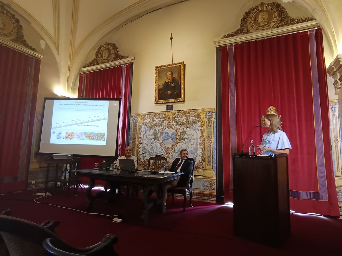 MicroEcoEvo_Lab's tweet photo. @TinaKellerCosta delivers her talk on coral reef microbiomes during the @IntMicroDay at the academy of sciences of Lisbon. @istecnico @iBBTecnico @BsrgIbb https://t.co/uyvow8SqRO