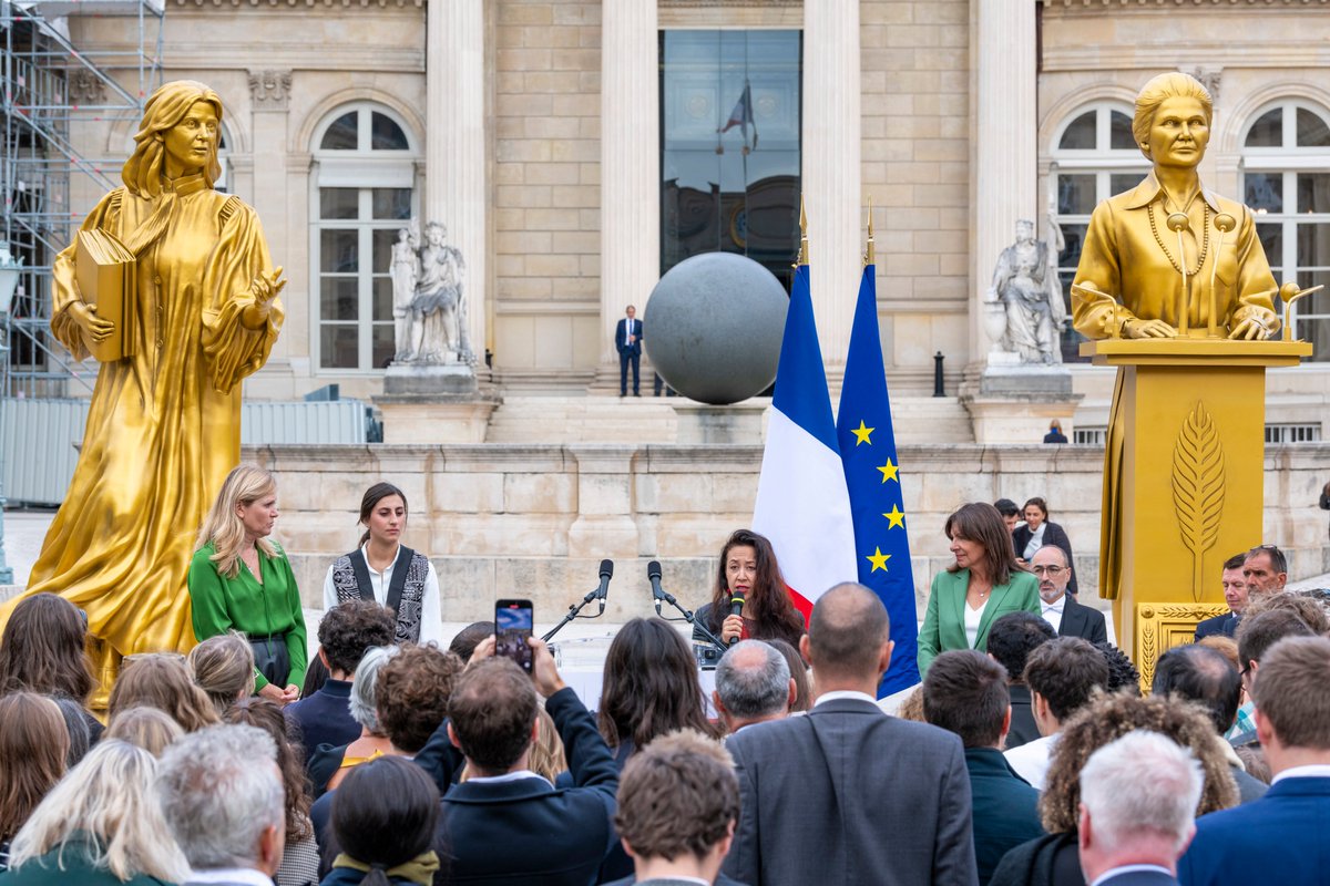 Assemblée nationale (@assembleenat) on Twitter photo 🎙️ "La cause des femmes doit continuer à nous rassembler, pour que chacune trouve sa place"
<a href="/YaelBRAUNPIVET/">Yaël Braun-Pivet</a> inaugurait aujourd'hui l'exposition des #DixFemmesEnOr au Palais-Bourbon, en présence d'<a href="/Anne_Hidalgo/">Anne Hidalgo</a>, maire de Paris.
🎟️ Réservez vos places : bit.ly/FemmesOrAN 🎙️ "La cause des femmes doit continuer à nous rassembler, pour que chacune trouve sa place"
<a href="/YaelBRAUNPIVET/">Yaël Braun-Pivet</a> inaugurait aujourd'hui l'exposition des #DixFemmesEnOr au Palais-Bourbon, en présence d'<a href="/Anne_Hidalgo/">Anne Hidalgo</a>, maire de Paris.
🎟️ Réservez vos places : bit.ly/FemmesOrAN