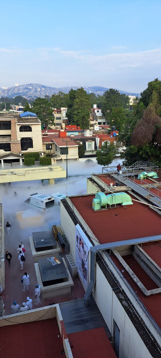 lopezdoriga's tweet photo. Movilización de Equipos de Emergencia en clínica del IMSS en Santa Mónica, Tlalnepantla, Estado de México.

Información en proceso https://t.co/g4iBN7rfGP