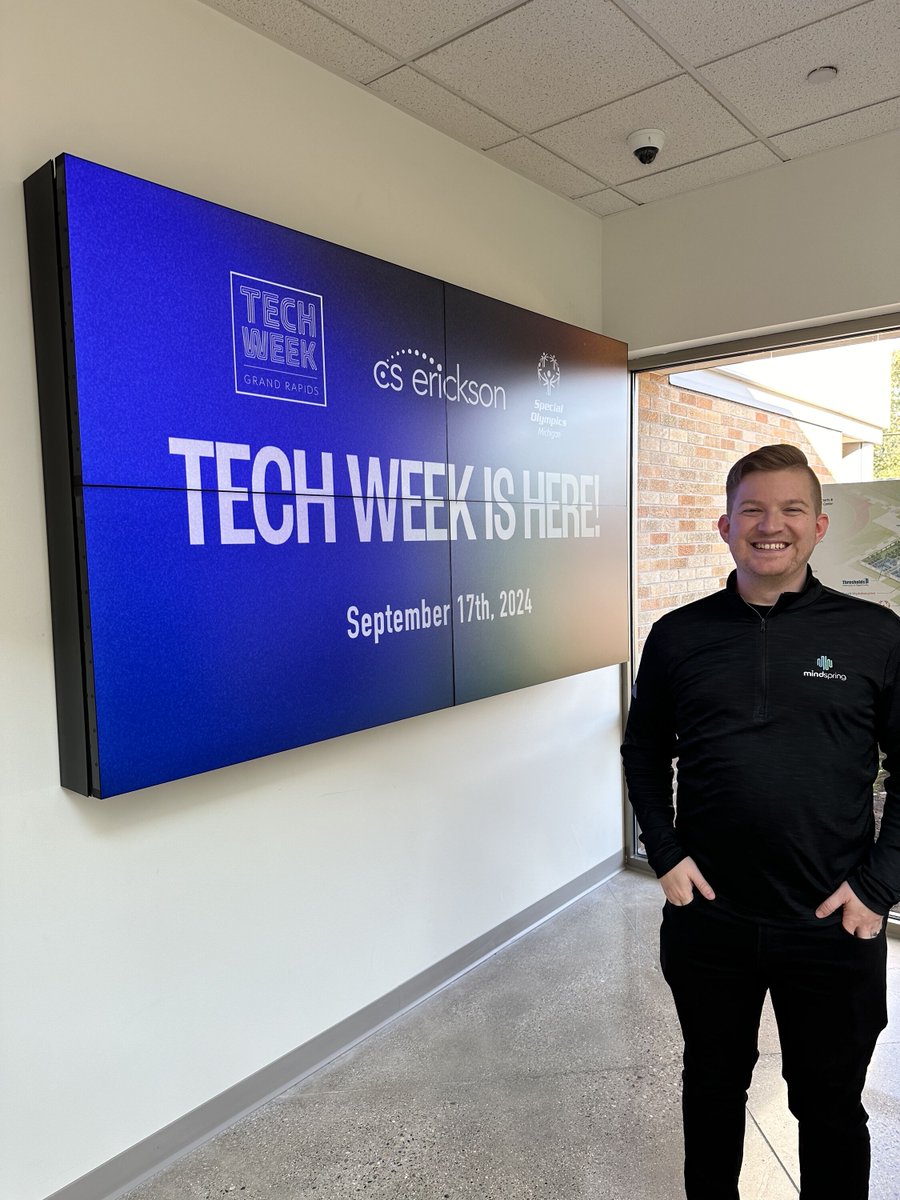 8THIRTYFOUR's tweet image. #techweekgr @SpOlympicsMI chatting #inclusivetechnology with @HOLOPLOT