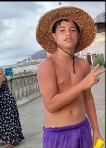 Toda la familia busca a Amir.

13 añitos,  fue arrastrado ayer producto de las lluvias.

Catia, Gramoven.

Nos aferramos a la esperanza.