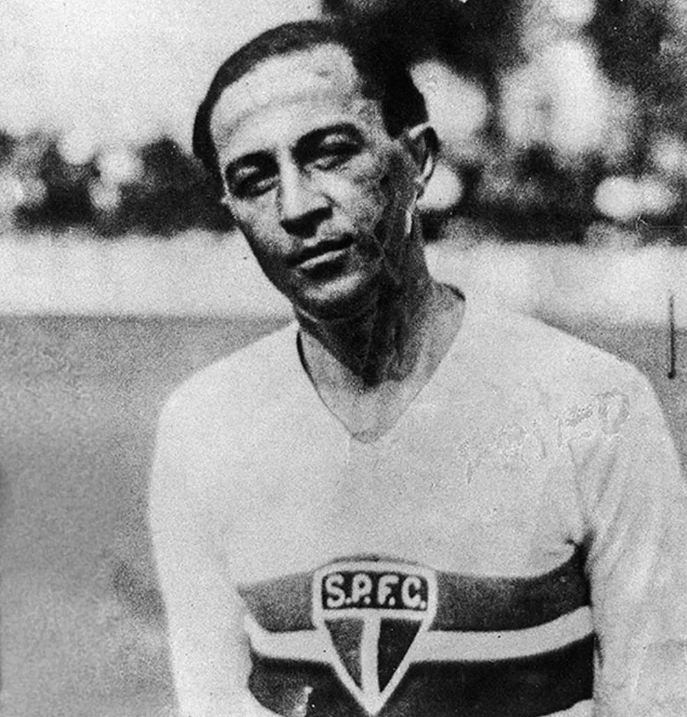 LossouarnY's tweet photo. Les cambriolages de joueurs de foot pendant les matchs, une nouveauté ? Non.

À São Paulo, en 1932 déjà (un an avant la légalisation du professionnalisme !) le domicile d'Arthur Friedenreich avait été "visité". Au bilan des voleurs, ... ⏬⏬ https://t.co/kkoN7TPRp9