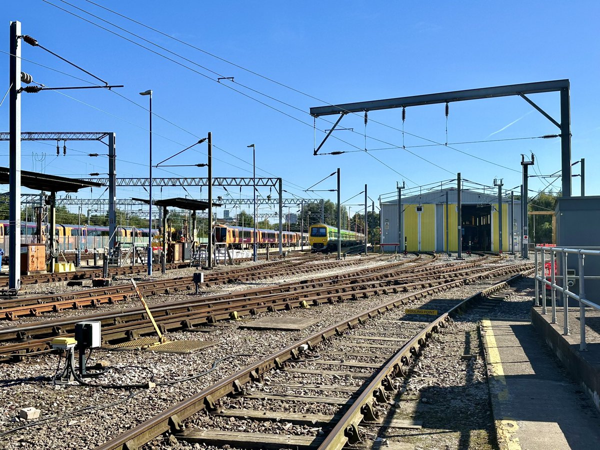 shellienic's tweet image. Well, I didn’t quite expect to end up on Soho! Due to disruption on the North Cross City, my train #Reggie #Class323 was taken here and I’m shortly to fetch her off to resume her booked timetable. Pic taken from safe position. #DayInTheLife #TrainDriver #WomenInRail