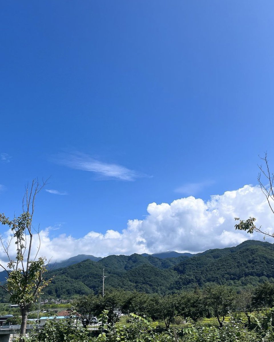 Nunong999's tweet photo. ฟ้าบ้านนาย ฟ้าบ้านฉัน สวยเหมือนกันนะแจบอม ท้องฟ้าสวยมาก....
#JAYB #JAYBEOM #jaybeom @jaybnow_hr https://t.co/MFbqfTAvY3