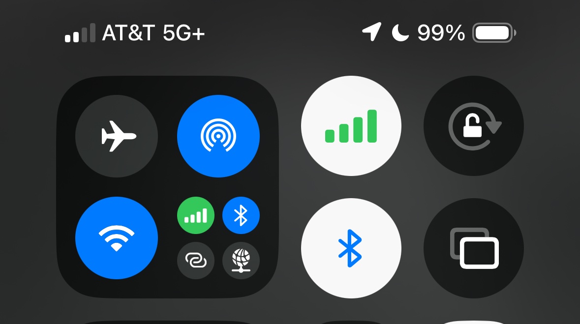 BetterToAsk's tweet photo. @Apple So it’s either more taps to access mobile data and BT settings, or a goofy-looking set of redundant controls in 18’s Control Center? 👎 https://t.co/iYVfxtZIZE
