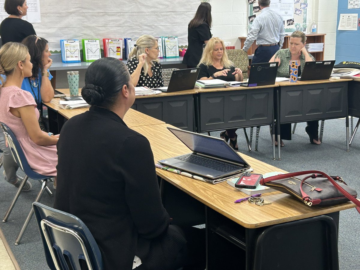 edleader1's tweet image. Great morning at PWE! Saw a lot of great things happening.  From instruction to activities in the Principal’s CAT Classroom.  Great work happening.#MCSDBetterTogether #MartinIgnite