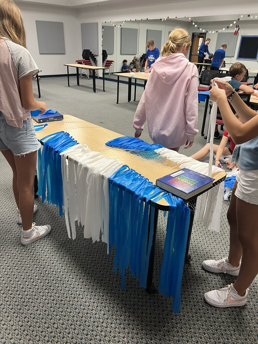 KMSallison's tweet photo. Comanche Crew is making pep rally decorations! https://t.co/uAaYNdBUYs