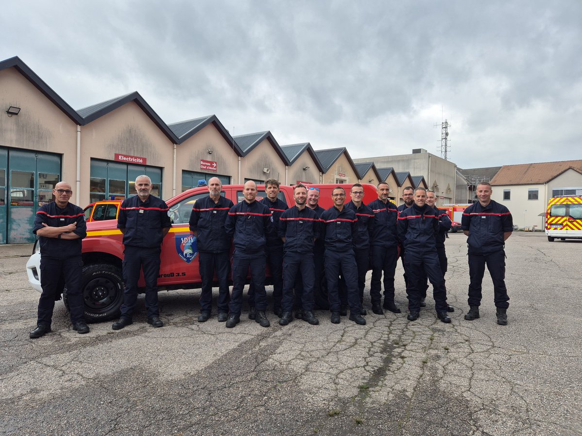 Sapeurs-Pompiers des Vosges 88 (@sdis88) on Twitter photo Retour de la colonne Est Bravo engagée depuis le 13 septembre pour les renforts zonaux (sud) feux de forêt au profit de la solidarité nationale. <a href="/COZ_EST/">COZ EST 🇫🇷 🇪🇺</a> <a href="/Prefet88/">Préfète des Vosges 🇫🇷🇪🇺</a> Retour de la colonne Est Bravo engagée depuis le 13 septembre pour les renforts zonaux (sud) feux de forêt au profit de la solidarité nationale. <a href="/COZ_EST/">COZ EST 🇫🇷 🇪🇺</a> <a href="/Prefet88/">Préfète des Vosges 🇫🇷🇪🇺</a>