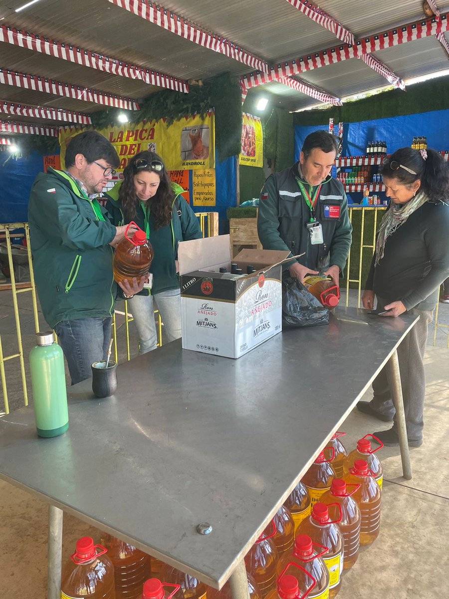 sagchile's tweet photo. Ahora jefa de Oficina @sagchile #Temuco, junto a inspectores/as y autoridades regionales entregan recomendaciones a ramaderos/as de #IslaCautín con el fin de que cumplan con las normativas vigentes para que las personas disfruten de manera segura en estas #FiestasPatrias2024 https://t.co/WrrtGLGOg1