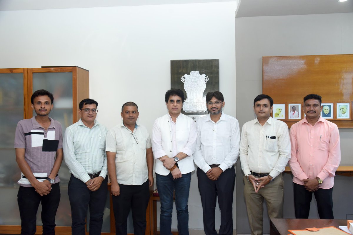 <a href="/Bhupendrapbjp/">Bhupendra Patel</a> ના નેતૃત્વમાં રાજ્ય સરકાર દ્વારા અધ્યાપક સહાયકોના ફિક્સ પગારમાં વધારો કરવા બદલ  માન.શિક્ષણ મંત્રી (રા.ક.) શ્રી પ્રફુલભાઈ પાનશેરિયા સાહેબનો આભાર માનવામાં આવ્યો અને સાથે અન્ય પડતર પ્રશ્નો અંગે ચર્ચા કરવામાં આવી. <a href="/prafulpbjp/">Praful Pansheriya</a>  <a href="/irushikeshpatel/">Rushikesh Patel</a> <a href="/KanuDesai180/">Kanu Desai</a> <a href="/CMOGuj/">CMO Gujarat</a>