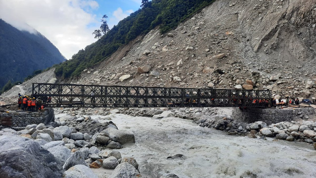 prodefgau's tweet image. BRO &amp;amp; Indian Army achieved another milestone in calamity ravaged Lachen Valley in North Sikkim with the completion of Zeema Bridge restoring connectivity to forward areas.The brave hearts worked under extreme weather conditions and  completed the bridge in record time
@BROindia
