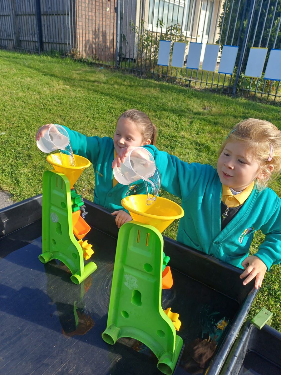 cyngorcaerdydd's tweet photo. 🌟Mae Ysgol Pen y Pîl, ysgol gynradd Gymraeg yn Trowbridge, wedi cael ei chydnabod am ei hymrwymiad i ddarparu addysg o ansawdd uchel ac am feithrin ymdeimlad cryf o gymuned, yn dilyn arolygiad diweddar gan Estyn. Mwy yma 👉https://t.co/eKiPuFvG1K https://t.co/irr1za9N1t