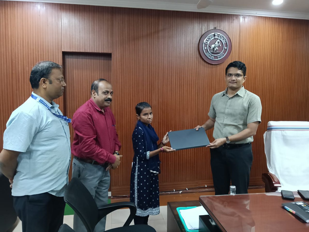 District Social Security Office, Cuttack (@cuttackdsso) on Twitter photo Distribution of Laptop to VI students by Collector, Cuttack at Dist. Hqr. during Grievance Hearing. <a href="/CMO_Odisha/">CMO Odisha</a> <a href="/NityanandaBJP/">Nityananda Gond</a> <a href="/BPSethi/">Bishnupadaa Setthi</a> <a href="/SSEPD2/">SSEPD</a> <a href="/CuttackDM/">DM Cuttack</a> Distribution of Laptop to VI students by Collector, Cuttack at Dist. Hqr. during Grievance Hearing. <a href="/CMO_Odisha/">CMO Odisha</a> <a href="/NityanandaBJP/">Nityananda Gond</a> <a href="/BPSethi/">Bishnupadaa Setthi</a> <a href="/SSEPD2/">SSEPD</a> <a href="/CuttackDM/">DM Cuttack</a>