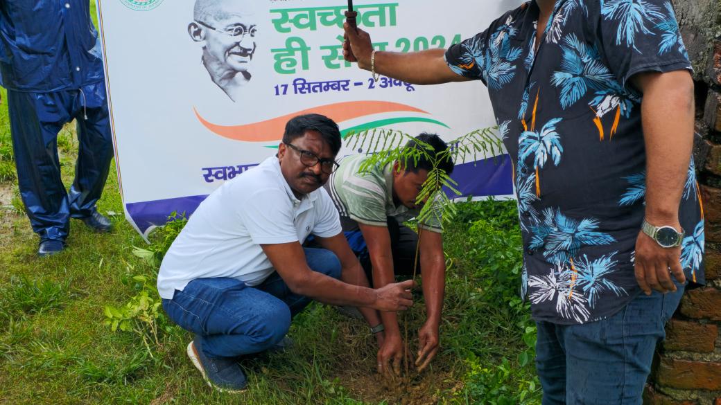 On the beginning of "SWACHHATA Hi SEWA" Plantation programme is done at Kumrum Basti by Add. Municipal Commissioner,Mango