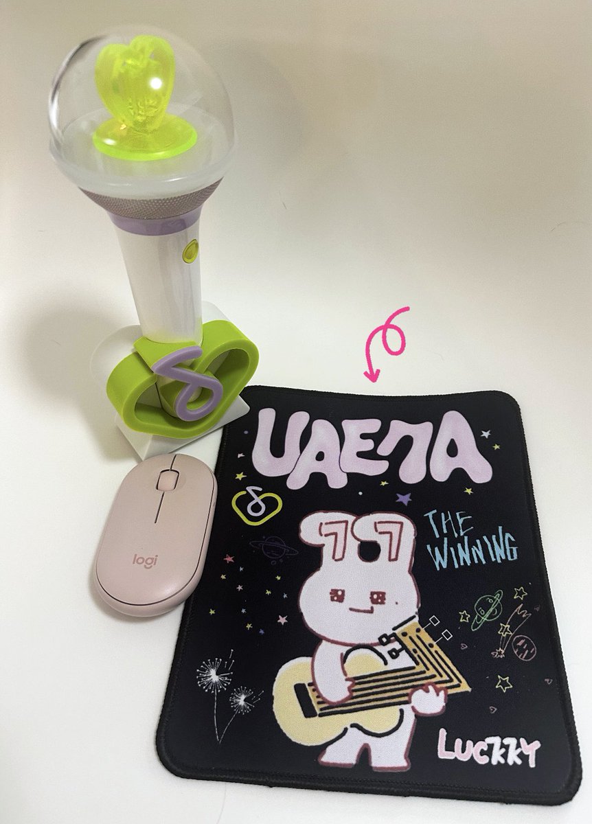 EliseK44680's tweet photo. Finally my mousepads arrived🖤🩷

🎧2024 IU ENCORE CONCERT🎤
✨아이유 앵콜콘서트 나눔공지✨

나눔 : 마우스패드 Mousepad (24*20cm)
날짜 : 21-22/09/2024
수량 : 30개
인증 : 🤍 + RT

맞나눔 문의는 DM 주세요 💟 https://t.co/0pwGMEVp2m