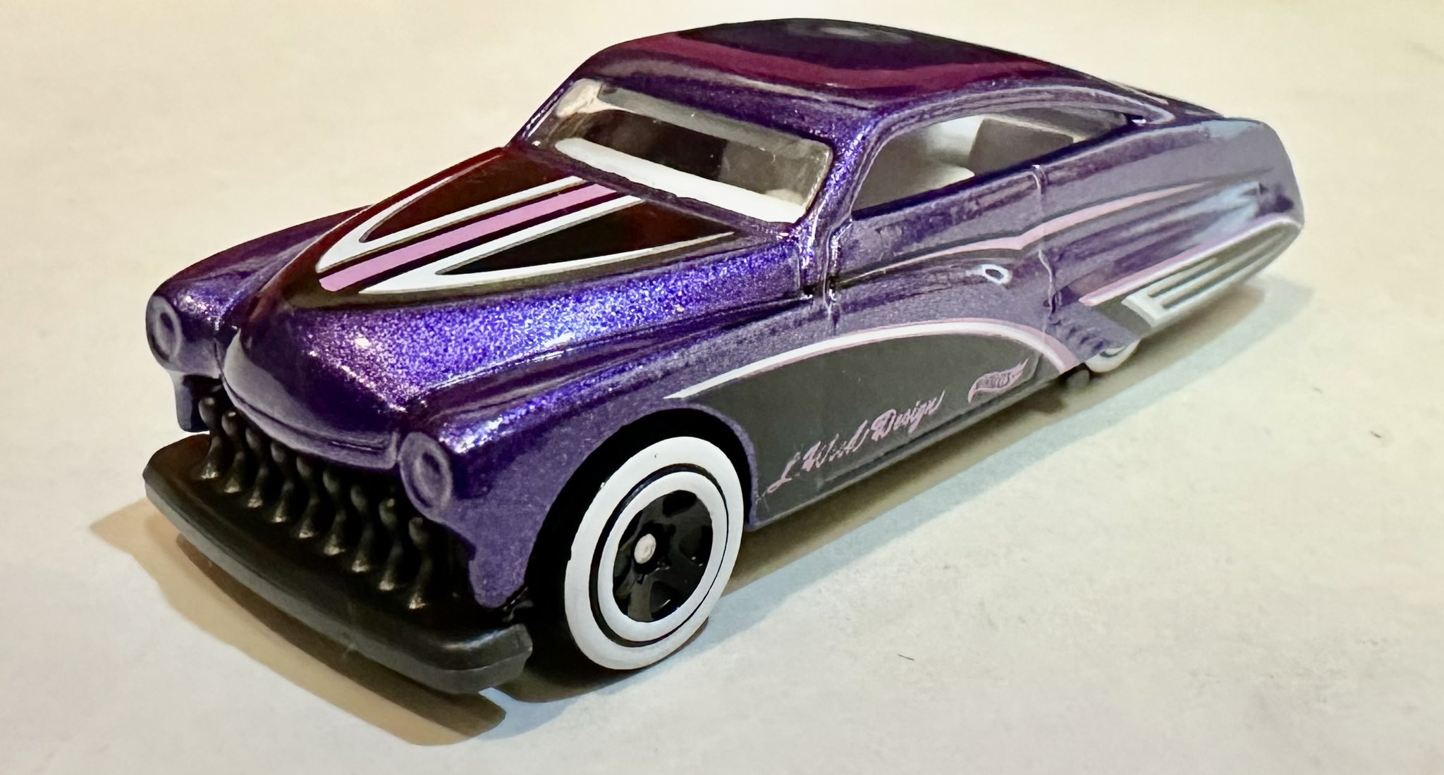 ホットウィール PURLLE PASSION Amazon.com: Hot Wheels Purple Passion, Classics Series 1