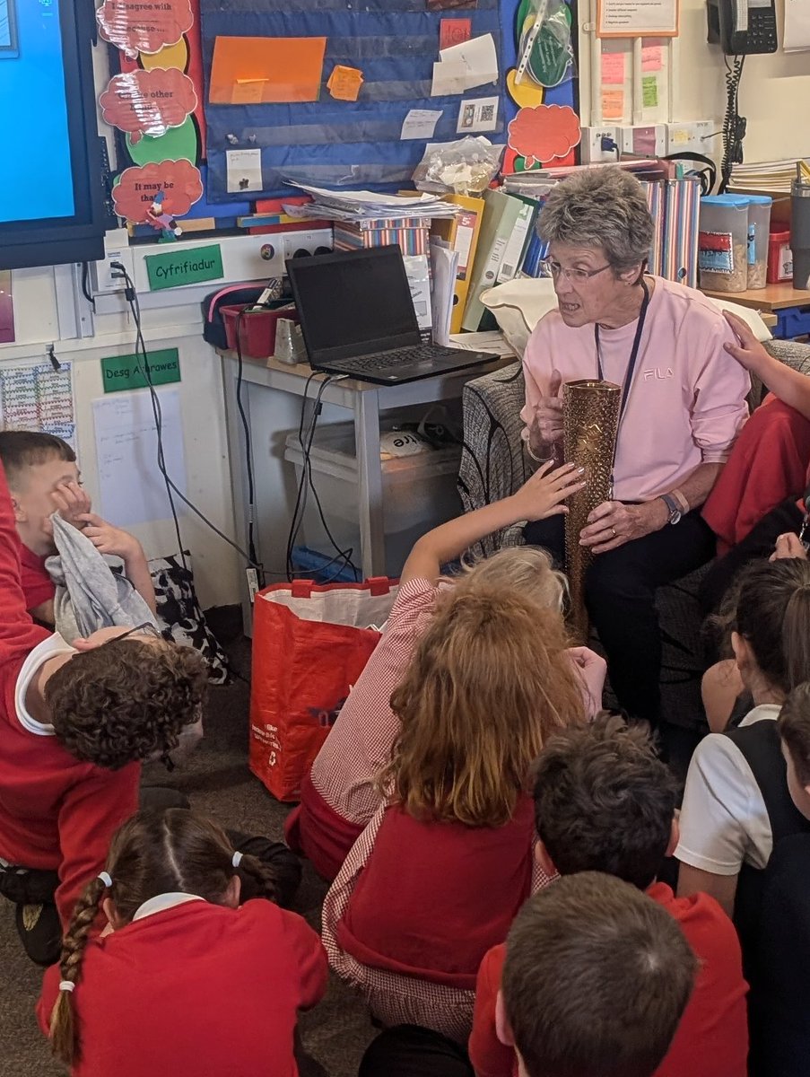palmerston_p_s's tweet photo. As part of their enquiry Year 4 enjoyed a visit from our very own Mrs. Hopkin. The children loved hearing about her memories of running with the Olympic torch during 2012 #ppswellbeing https://t.co/xCa7MVI8Wz