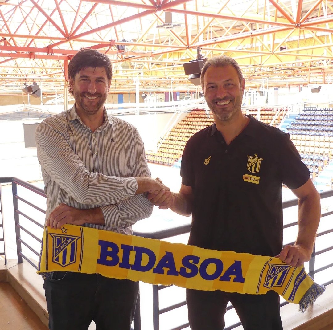 🤝🏻 𝐉𝐞́𝐫𝐨̂𝐦𝐞 𝐅𝐞𝐫𝐧𝐚𝐧𝐝𝐞𝐳, 𝐧𝐮𝐞𝐯𝐨 𝐞𝐦𝐛𝐚𝐣𝐚𝐝𝐨𝐫 𝐝𝐞𝐥 𝐂𝐥𝐮𝐛 𝐃𝐞𝐩𝐨𝐫𝐭𝐢𝐯𝐨 𝐁𝐢𝐝𝐚𝐬𝐨𝐚

ℹ️ cdbidasoa.eus/2024/09/17/jer…

#AupaBidasoa 💛 #EtorkizuneraBegira