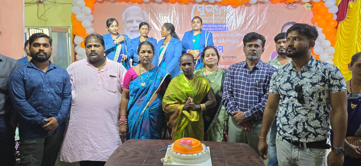 EBalimela's tweet photo. swachha sathis , Karims, staff along with beneficiaries of the Subhadra and SHG in respect of the NAC BALIMELA
@PMOIndia  , @CMO_Odisha , @odisha_subhadra , @WCDOdisha , @HUDDeptOdisha , @dm_malkangiri , @IPR_Odisha , @ https://t.co/NBHcjE21iq