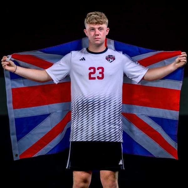 📸⚽️🇺🇸 

Future Pro USA Client Josh Macdonald pictured here on media day at USC Union, ahead of his freshman year of college soccer!⚽️🇺🇸

#futureprousa