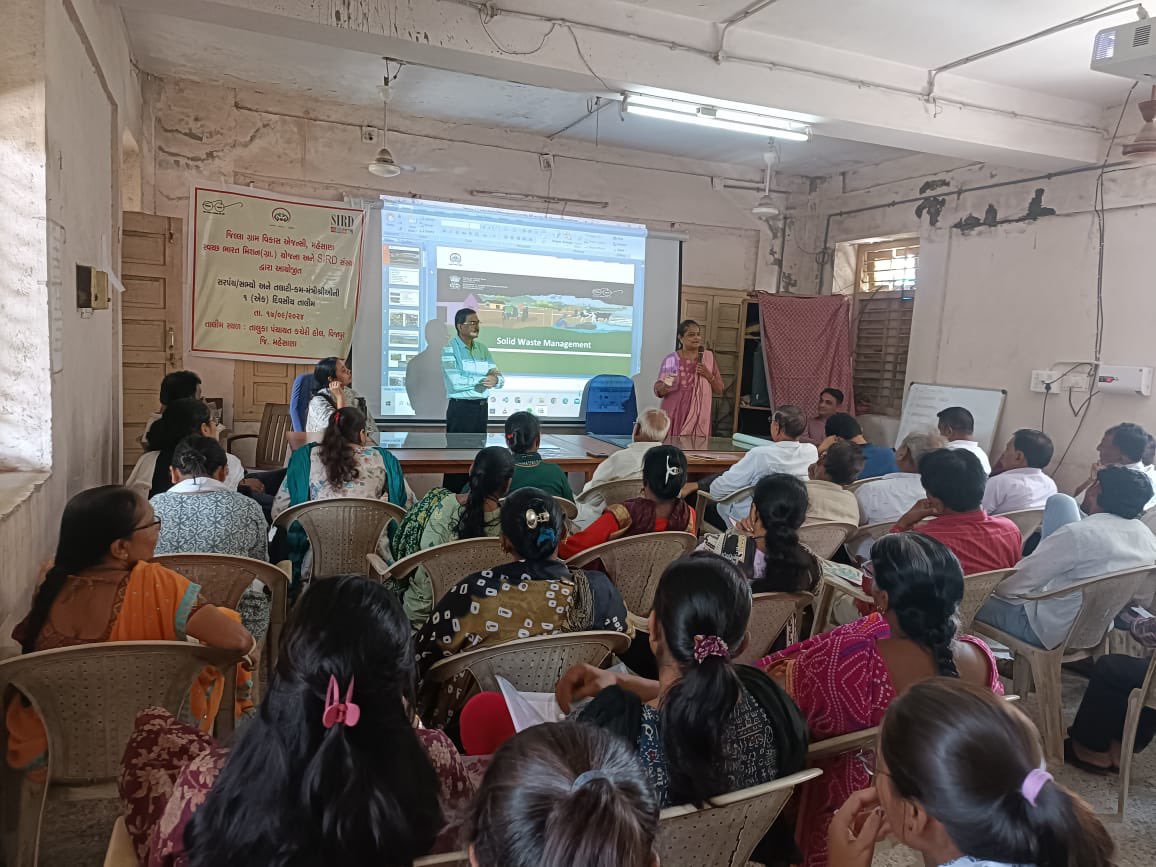 DRDA, SBM gramin અને SIRD Team દ્વારા વિજાપુર તાલુકાના સરપંચશ્રી, સભ્યો અને તલાટી કમ મંત્રી શ્રીઓ ની એક દિવસીય તાલીમ નું આયોજન કરવામાં આવ્યું. આ તાલીમ કાર્યક્રમ માં ઘન કચરા-પ્રવાહી કચરા વ્યવસ્થાપન તથા ગામોને મોડેલ બનાવવા માટે ખૂબ જ ઊંડાણ પૂર્વક વિવિધ ઘટકો પર સમજણ આપવામાં આવી.