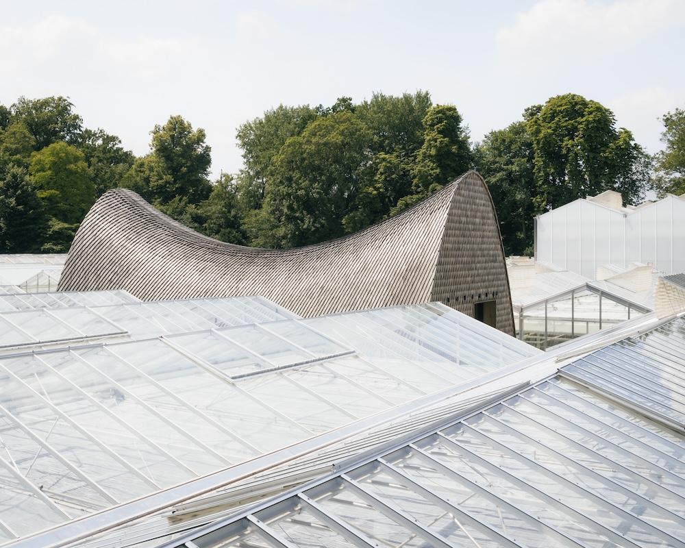 🌿 Im Botanischen Garten Meise bei Brüssel thront die „Green Ark“ wie eine Arche Noah für bedrohte Pflanzenarten. Entworfen von NU Architectuuratelier, vereint es nachhaltige Architektur mit botanischer Vielfalt! #Architektur #Nachhaltigkeit #Biodiversität lilligreen.de/green-ark-eine…