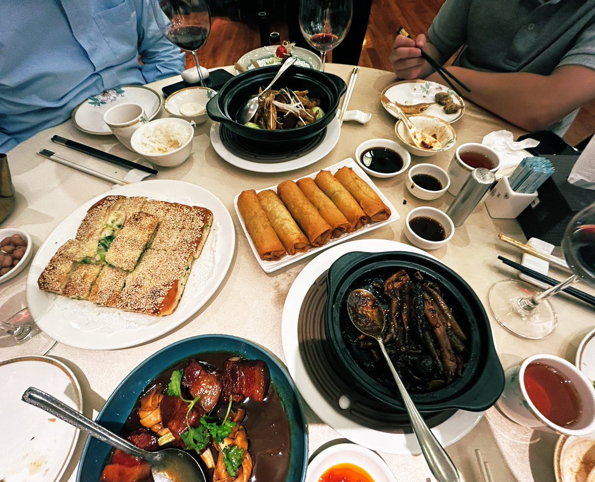 mid-autumn festival is for the fam 🏮🎑

wishing everyone a prosperous and peaceful year ahead - and have loooooootsa good mooncakes 🥮

㊗️大家中秋節快樂，月圓人圓事事圓滿 🌕