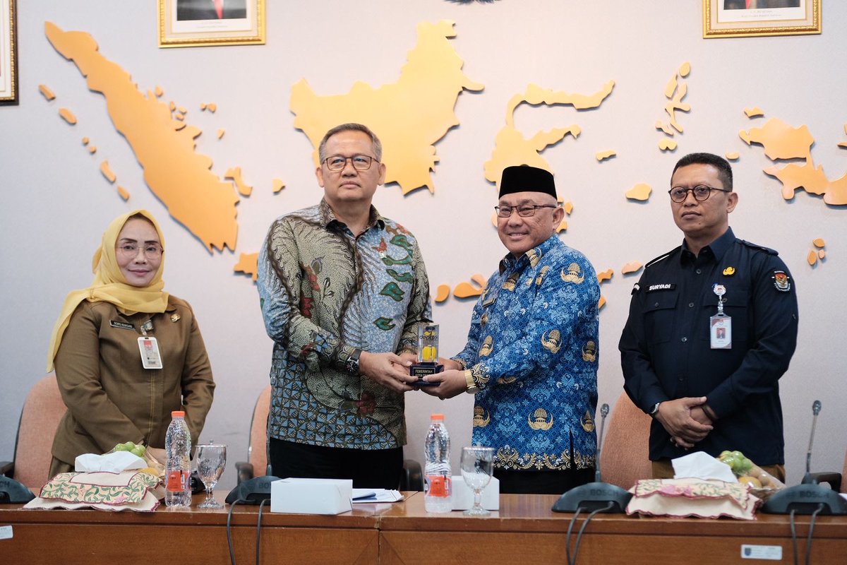 Terima Kunker Komisi II DPR, Idris Paparkan Kesiapan Dukung Suksesnya Pilkada 2024 dlvr.it/TDL3Nh