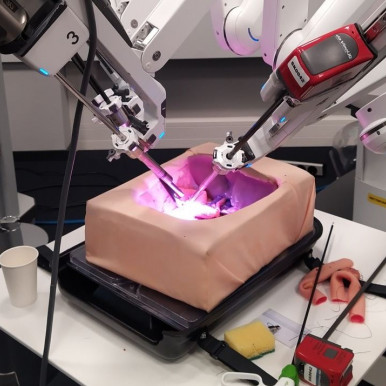 Trainen in een virtuele operatiekamer dlvr.it/TDL4bn