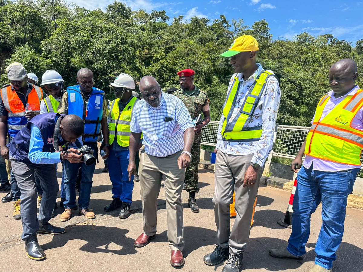 Empikahoona's tweet photo. #KarumaUpdates: The Minister of Works and Transport Gen.Edward Katumba Wamala has announced the CLOSURE of Karuma Bridge to ALL traffic starting Monday September 23rd, 2024.
#UNRAworks
#UbcWestEmpikahoona Live #Updates https://t.co/Ia4UYCRZ8m