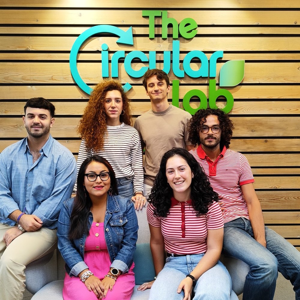 TheCircularLab's tweet image. ¡Damos la bienvenida a los 6 participantes de la XII edición de #CircularTalentLab! 🙌

A partir de hoy, se embarcarán en la búsqueda de soluciones para un desafío medioambiental, trabajando en equipo durante los próximos 3 meses y guiados por nuestros  mentores.

¡Empezamos! 🚀