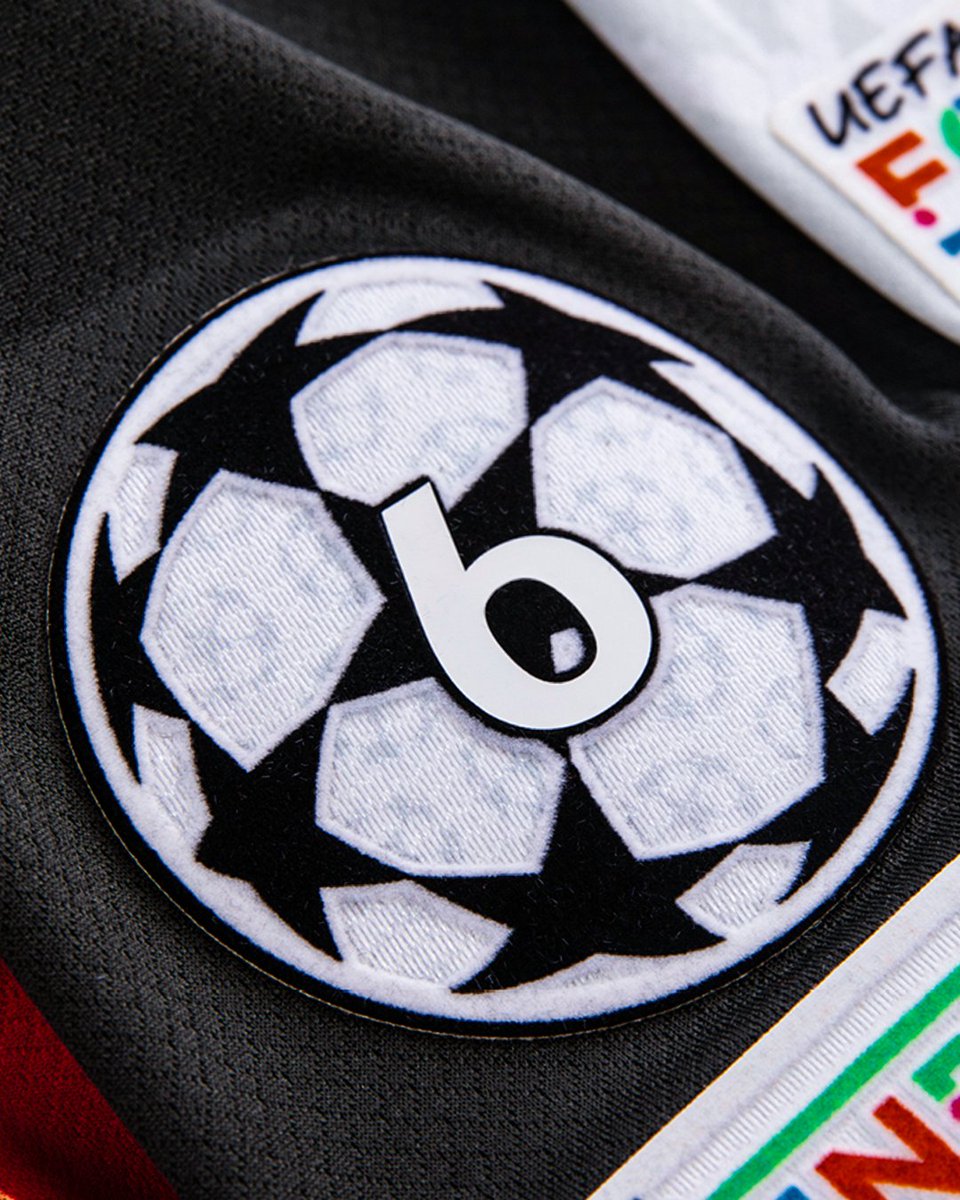 AnfieldRd96's tweet photo. There's only one club in England that can wear this. https://t.co/Q2zglW9csP