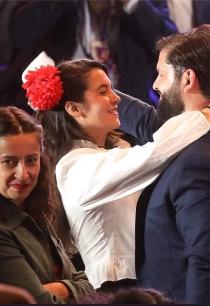 PaulaPinedaMar's tweet photo. La mayoría somos la señora de al lado.🤣 https://t.co/wx6v6atjUQ