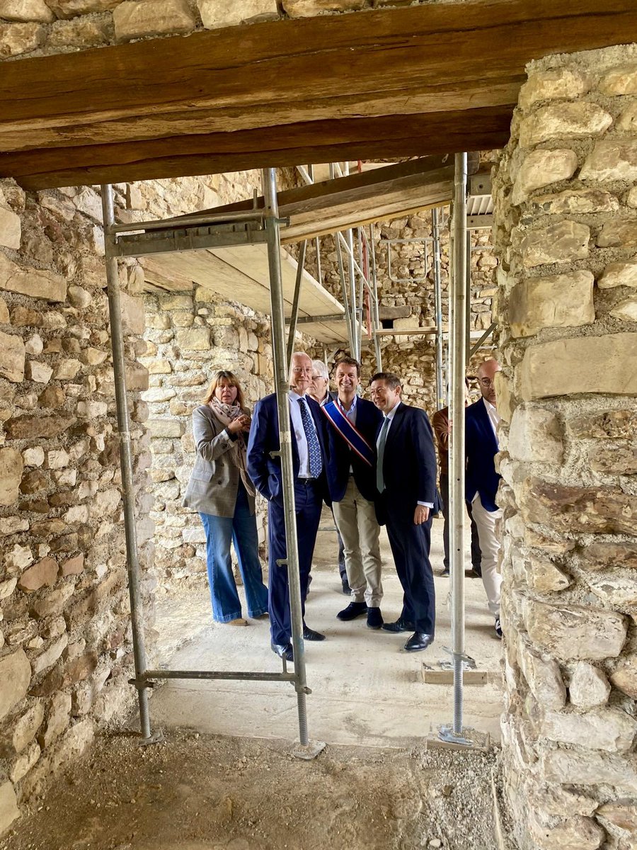 jamescheron's tweet photo. Avec @JL_Thieriot et @Prefet77 pour lancer le chantier de restauration de la #ferme des 3 Maillets à #Machault : un projet que nous soutenons avec @vpecresse @iledefrance à hauteur de 1.150.000€.
Pour un #village attractif avec #école, restaurant scolaire et salle des fêtes ! https://t.co/1uUH0XAitt
