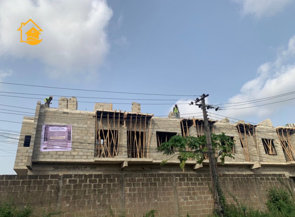 OPTIMUZHOMEZ's tweet image. 🚨4 Bedroom Terrace Dublex 
📍Location:Oyetola street, Awuse Estate, Opebi
🏷️ 320M

For more info contact: 08143442438
Visit optimuzhomez.com
Also Available on playstore and Appstore

#OptimuzHomez #Dreamhome #homeapp #luxuryliving #FindYourDreamHome #RealEstateGoals