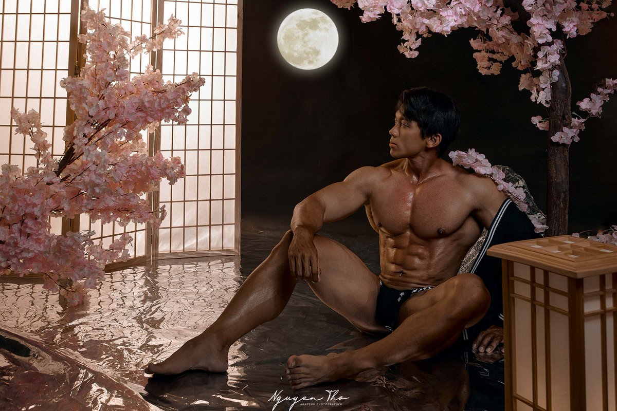 Ở đây có một chiếc bánh Trung Thu nhân socola 😜 Mời cả nhà đến ăn mừng Trung Thu với <a href="/NTho997/">Hatsu Photo 📸</a> nha