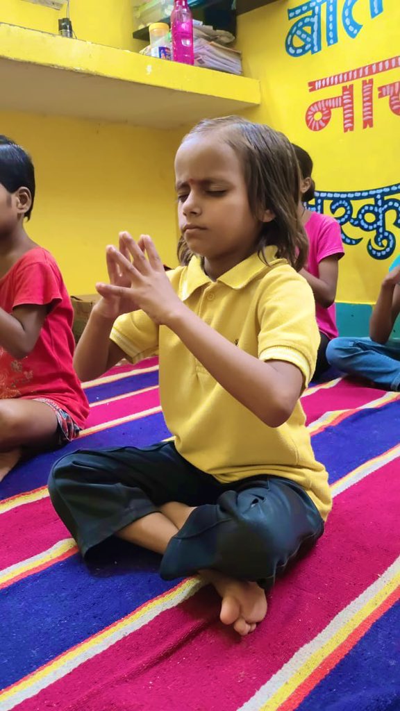 SarthakNGO's tweet photo. What's truly wonderful about #YellowRooms is that all the learning and development happens right at the doorstep of slums and community. Those two brightly painted rooms unfold magic every day.
#SafeLearningSpaces #DigitallyEmpowered #GenderNeutral @ChetakFoundati1 @arunarora108 https://t.co/tSUVrcwTWs