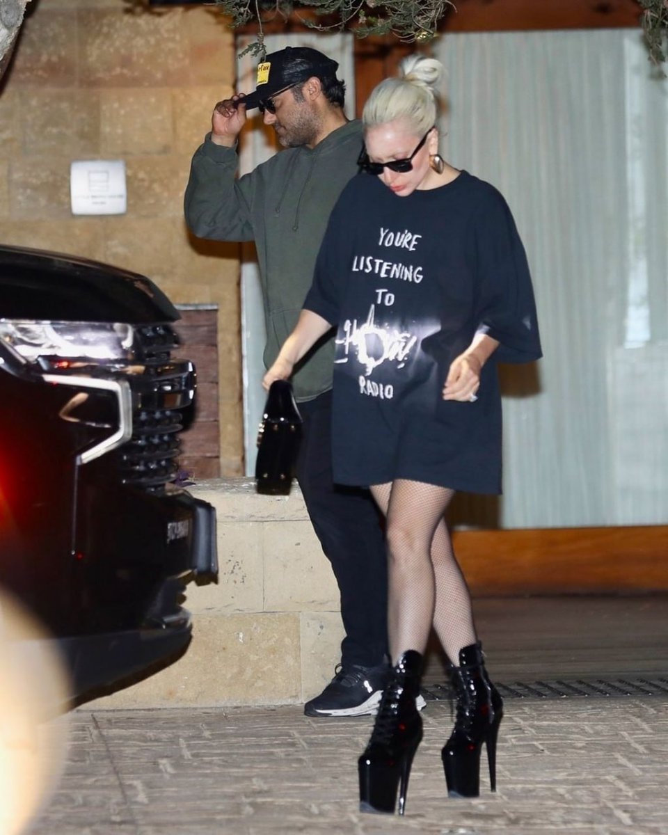 Lady Gaga et Michael quittant la SoHo House à Malibu lundi 16 Septembre

OH GIRL SHE'S COMING