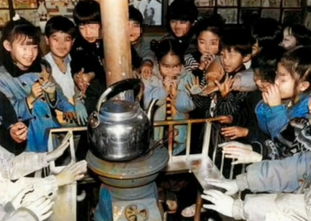 후진국시대의 이  사람들이 오늘 이 선진국가 시대의 기초를 만들고 가꾼 사람들이며, 5천년역사에서 이 민족과 가족을 위해 가장 최선을 다하고 피와 땀을 아낌없이 쏟아부은 사람들입니다.

피땀흘려 오늘을 일구어 낸 그들을 더 이상 부끄럽게 만들지 않았으면 좋겠습니다.