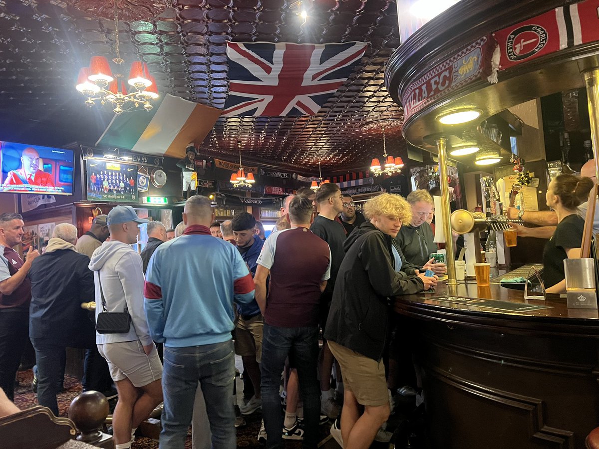 nchaundy's tweet photo. Come on the Villa! @FcStratford #ubears https://t.co/dBZhmtAHUN