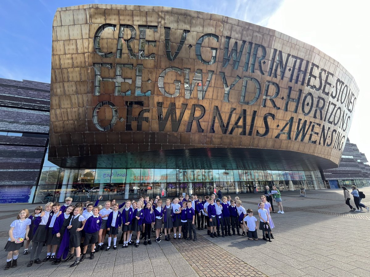 Mae Blwyddyn 3 yn barod am yr opera! 🤩🎭
<a href="/WelshNatOpera/">Welsh National Opera</a> <a href="/theCentre/">Wales Millennium Centre</a> 
<a href="/MrAPWilliams1/">Mr A P Williams</a> <a href="/ygsantcurig1/">YGSantCurig</a> 
<a href="/YGSC_Pennaeth/">YGSantCurigPennaeth</a>