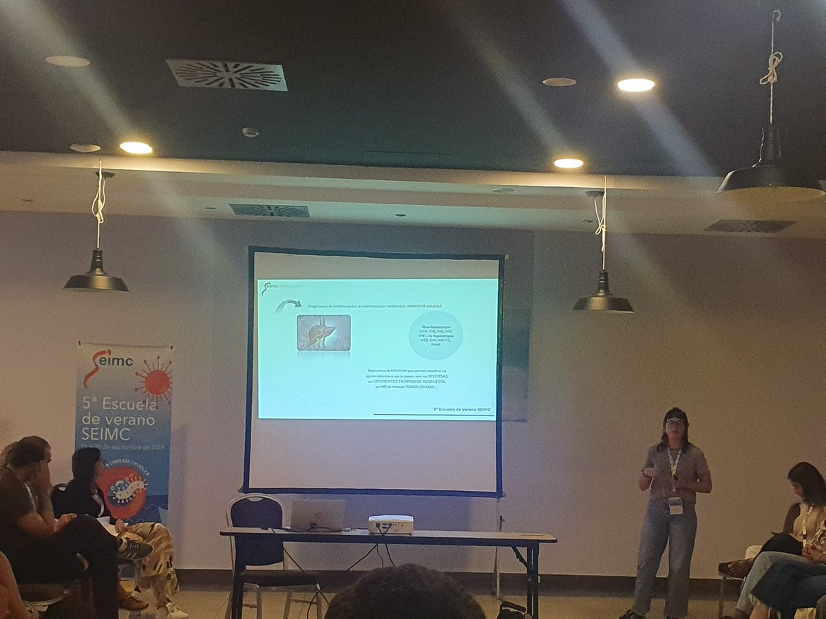 .<a href="/SellaresAnna/">Anna Sellarès</a> recién terminada su formación BIR, presenta su trabajo de PCR digital en la Escuela de Verano de la SEIMC. <a href="/SEIMC_/">SEIMC</a>  <a href="/MiriamJAlvarez/">Miriam ALVAREZ</a>