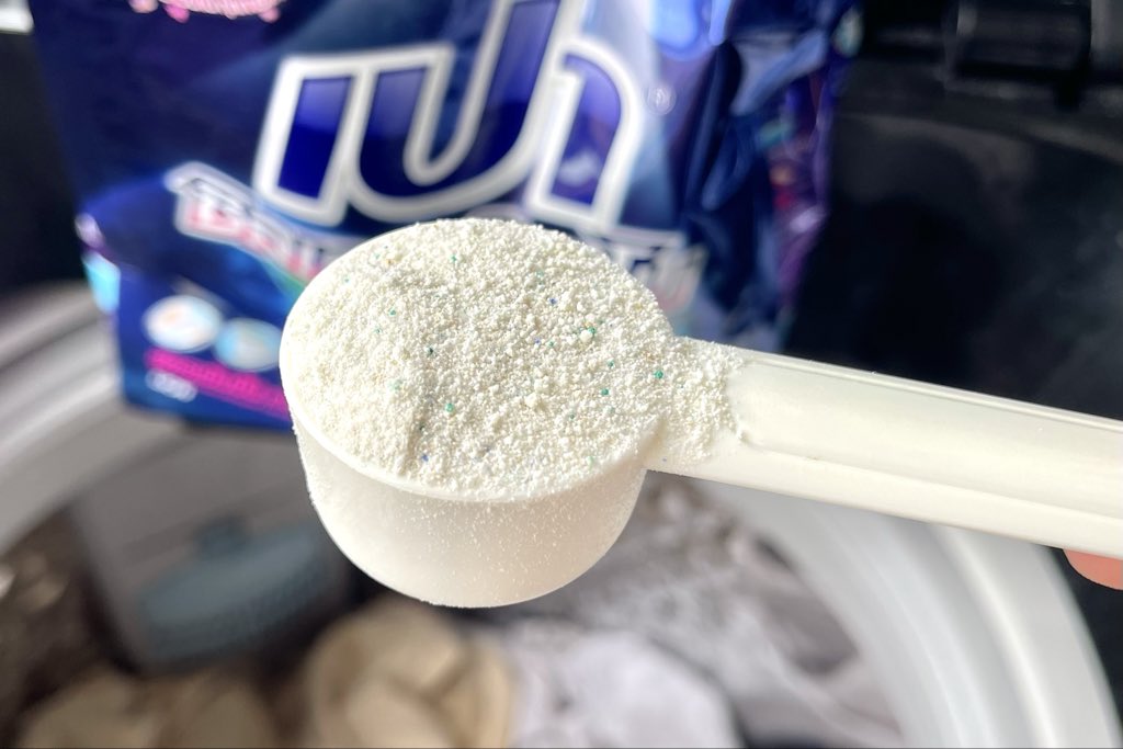 ทำงานเลิกกว่าจะถึงห้องก็ดึกแล้ว ซักผ้าทีก็ไม่มีแดด ใครเจอปัญหาแบบนี้ แนะนำผงซักฟอกเปา ซิลเวอร์นาโน ตักเทปั่นตาก ไม่เหม็นอับเลย ตักเดียว สะอาดผ้าหอม 👍🏻 #เปาซิลเวอร์นาโน #วินทุกกลิ่นอับต้องเปาซิลเวอร์นาโน